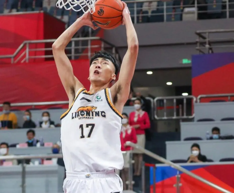 并且在场上, 对于辽宁男