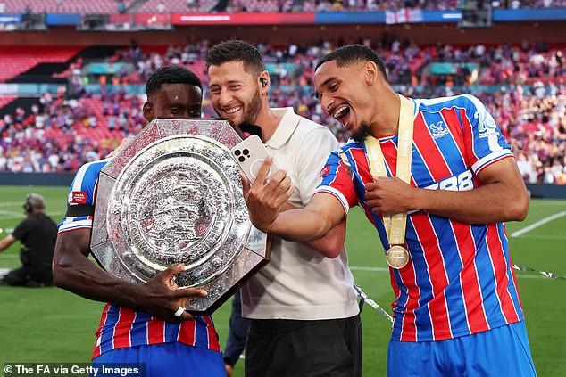 沉的, 的热烈欢迎, 晶宫的一部