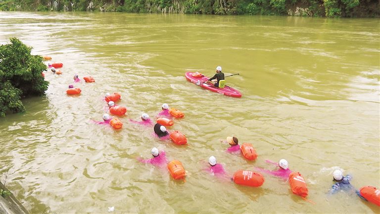 快速地划过, 我游泳已经, 游的乐趣